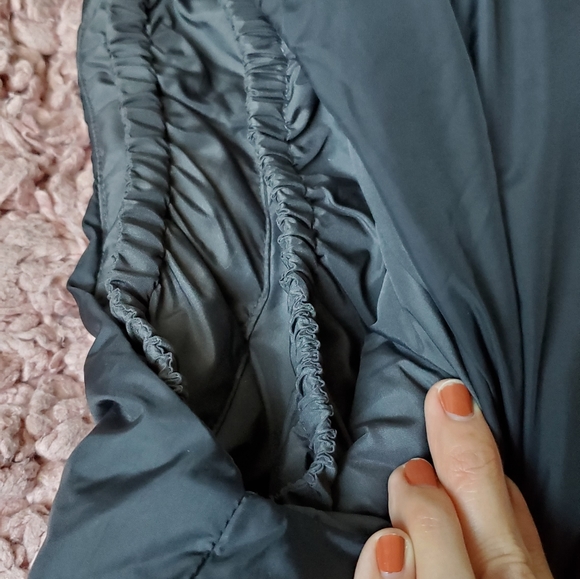 Banana Republic Down Vest - Picture 6 of 10